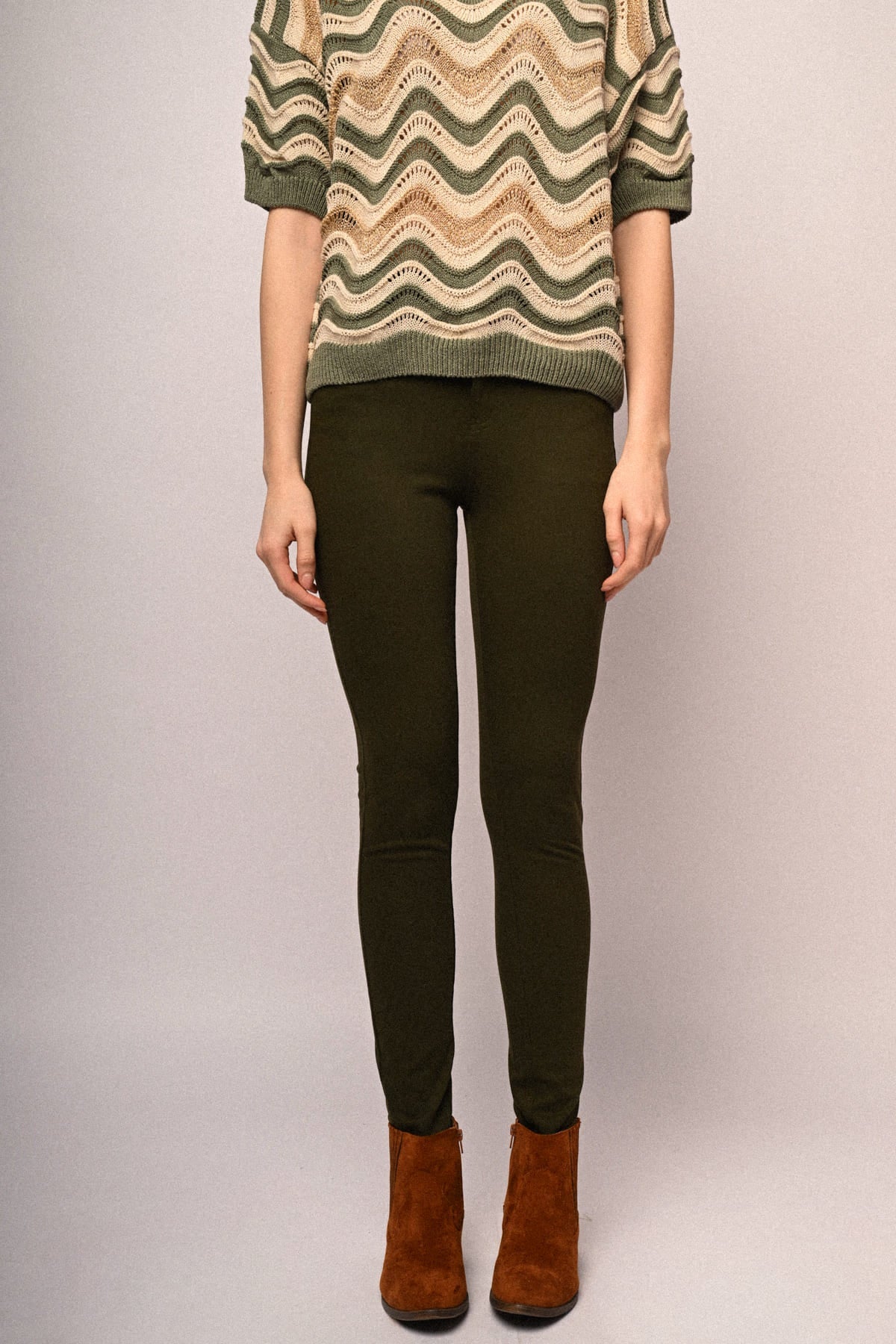 Pantalones ajustados de tela de dril