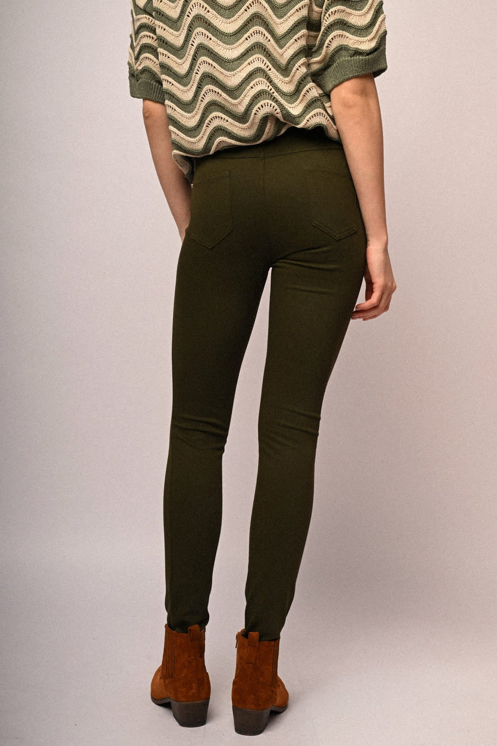 Pantalones ajustados de tela de dril